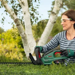 Bosch Power For All 18V 550mm UniversalHedgeCut 18-55 Cordless Hedge Trimmer -Hozelock Shop bosch power for all 18v 550mm universalhedgecut 18 55 cordless hedge trimmer4059952558776 04i bq