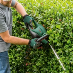 Bosch UniversalHedgeCut 60 480W 116cm Corded Hedge Trimmer -Hozelock Shop bosch universalhedgecut 60 480w 116cm corded hedge trimmer4059952614717 05i bq
