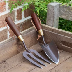 Burgon & Ball Dark Wood Hand Fork -Hozelock Shop burgon ball dark wood hand fork5019360201564 02i bq
