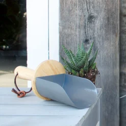 Burgon & Ball Steel Soil Scoop 5 Burgon & Ball Steel Soil Scoop -Hozelock Shop burgon ball steel soil scoop5019360014867 01i bq