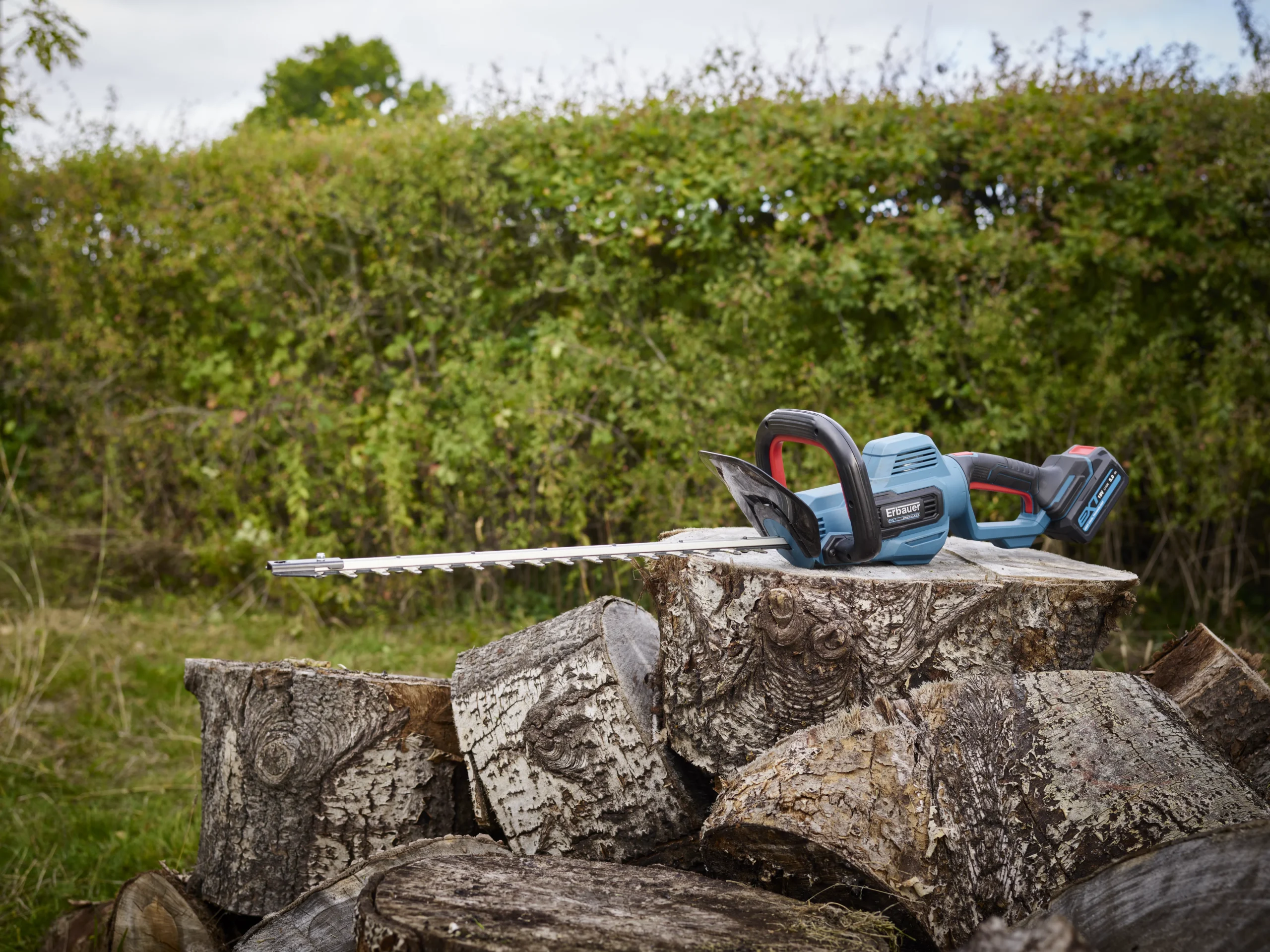 Erbauer 18V 550mm EHT18-Li - KIT Cordless Hedge Trimmer 4 Erbauer 18V 550mm EHT18-Li - KIT Cordless Hedge Trimmer - Image 4