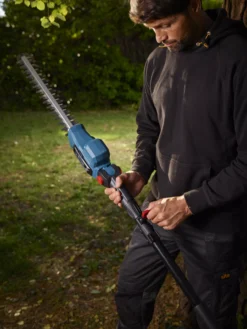 Erbauer Pole 18V 450mm EPHT18-Li - KIT Cordless Hedge Trimmer 19 Erbauer Pole 18V 450mm EPHT18-Li - KIT Cordless Hedge Trimmer -Hozelock Shop erbauer pole 18v 450mm epht18 li kit cordless hedge trimmer3663602418252 13i