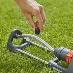 Gardena Aquaroll Oscillating Sprinkler 9 Gardena Aquaroll Oscillating Sprinkler -Hozelock Shop gardena aquaroll oscillating sprinkler4066407004160 38c bq