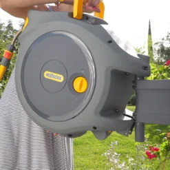 Hozelock Auto-reel Wall-mounted Hose Reel & Hose (L)30m -Hozelock Shop hozelock auto reel wall mounted hose reel hose l 30m5010646059565 02i bq