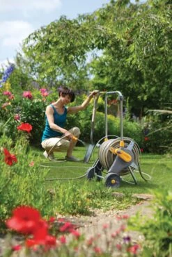 Hozelock Metal Hose Pipe Cart (L)40m -Hozelock Shop hozelock metal hose pipe cart l 40m5010646058711 02bq