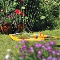 Hozelock Plus Swinging Sprinkler -Hozelock Shop hozelock plus swinging sprinkler5010646037679 03bq
