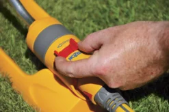 Hozelock Plus Swinging Sprinkler -Hozelock Shop hozelock plus swinging sprinkler5010646037679 03i