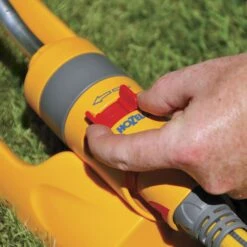 Hozelock Plus Swinging Sprinkler -Hozelock Shop hozelock plus swinging sprinkler5010646037679 04bq