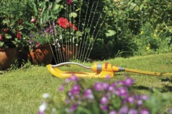 Hozelock Plus Swinging Sprinkler -Hozelock Shop hozelock plus swinging sprinkler5010646037679 04i