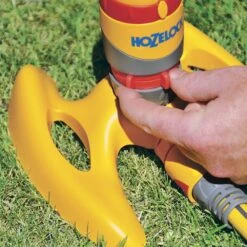 Hozelock Pro Oscillating Rotary Sprinkler -Hozelock Shop hozelock pro oscillating rotary sprinkler5010646042819 06bq