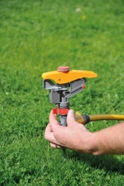 Hozelock Pulsating Pulse Sprinkler 6 Hozelock Pulsating Pulse Sprinkler -Hozelock Shop hozelock pulsating pulse sprinkler5010646057677 03bq