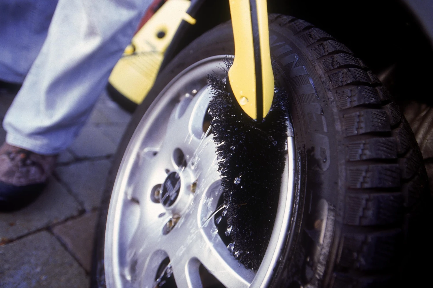 Kärcher Wheel Rim Brush 2 Kärcher Wheel Rim Brush - Image 2