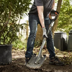 Magnusson Pointed Digging Spade -Hozelock Shop magnusson pointed digging spade5059340086682 01i