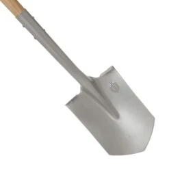 Magnusson Wooden Pointed Digging Spade -Hozelock Shop magnusson wooden pointed digging spade5059340086675 36c