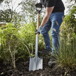 Magnusson Wooden Square Digging Spade -Hozelock Shop magnusson wooden square digging spade5059340086651 01i