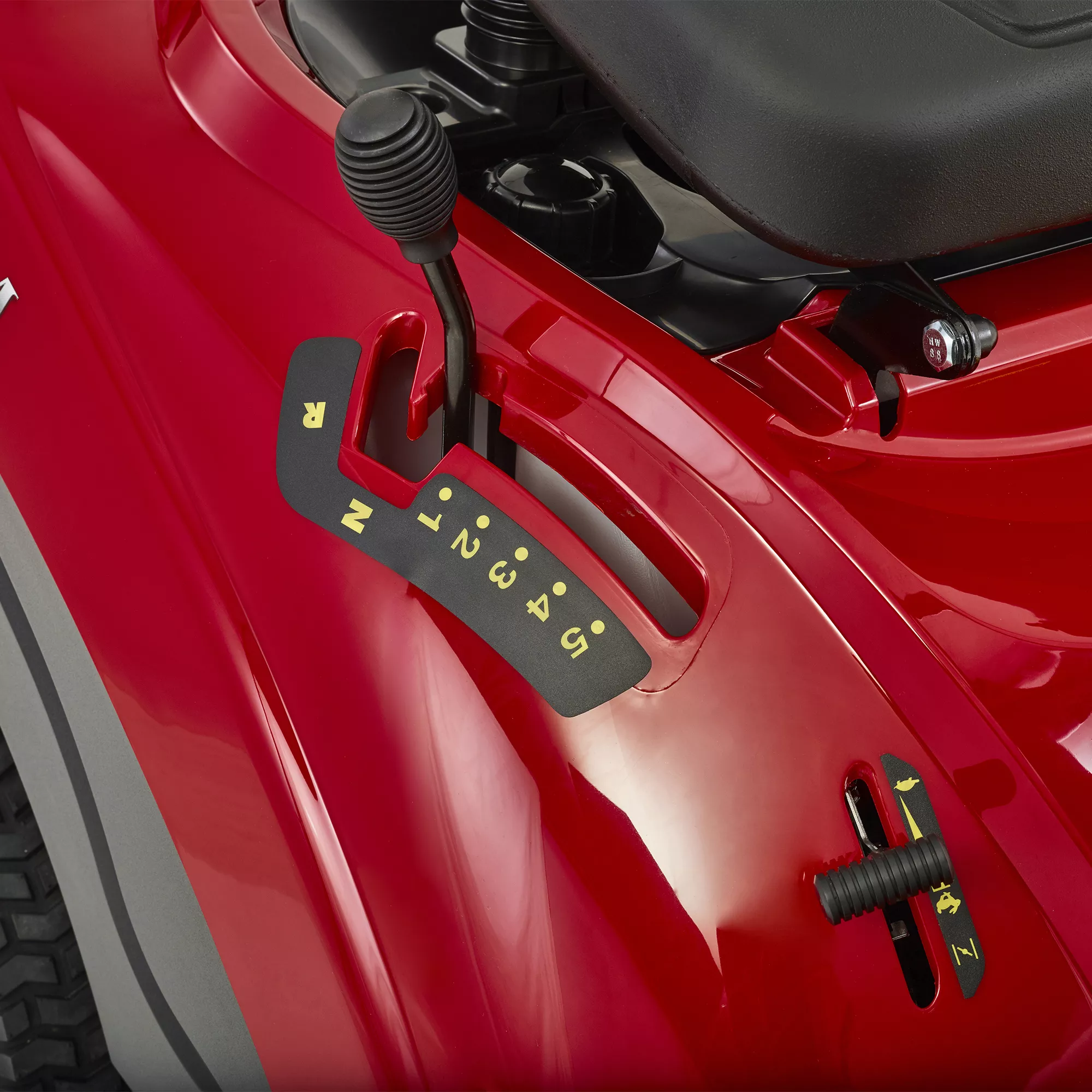 Mountfield 28M Petrol Ride-on Lawnmower 352cc 6 Mountfield 28M Petrol Ride-on Lawnmower 352cc - Image 6