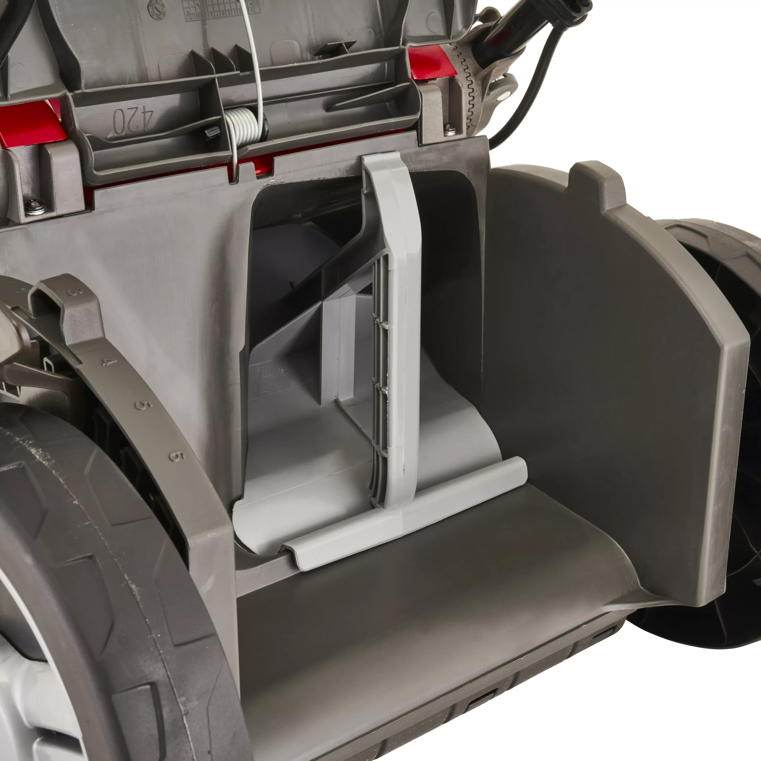 Mountfield Freedom500 42 Li Kit Cordless 48V Rotary Lawnmower 9 Mountfield Freedom500 42 Li Kit Cordless 48V Rotary Lawnmower - Image 9