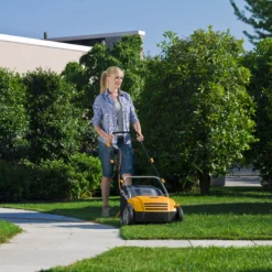 Stiga SV 213 E / 290002132/14 1300W 320mm Corded Scarifier -Hozelock Shop stiga sv 213 e 290002132 14 1300w 320mm corded scarifier8008984622401 01i