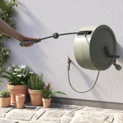 Verve Wall-mounted Manual Hose Reel Set (L)40m -Hozelock Shop verve wall mounted manual hose reel set l 40m5059340251004 03i